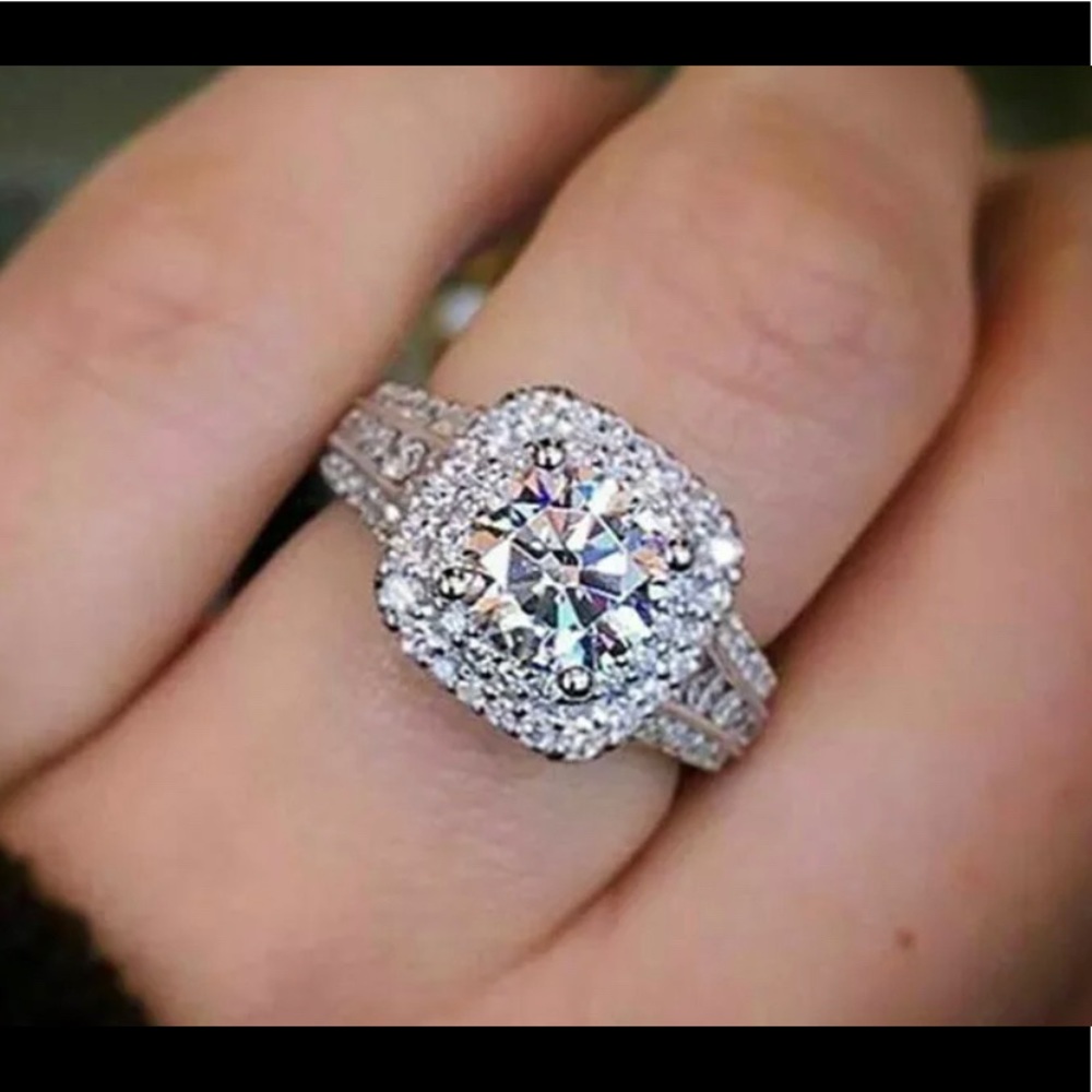 BEAUTIFUL DINNER RING